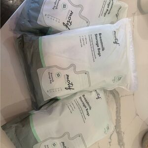 motif Breastmilk Storage Bags - White & Gray with Mint Accent (3 Pack)